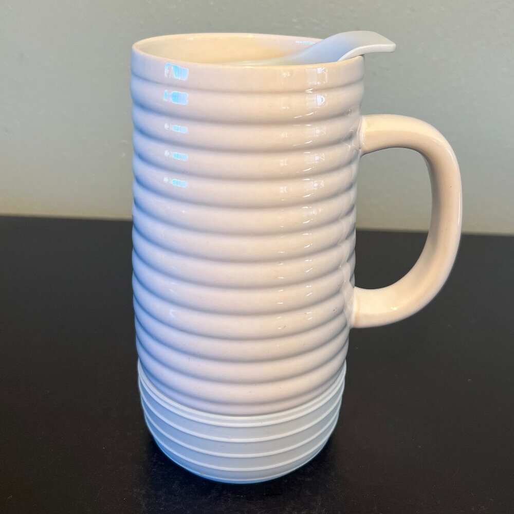 CROFTON White Ceramic Lidded Travel Mug with Mint Green Non-Slip Silicone Bottom - Picture 4 of 11